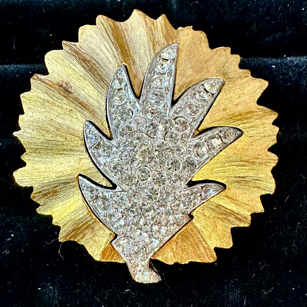 Vintage Coro Leaf Brooch- MINT!